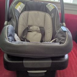 Graco Car seat ACCEPTING BEST OFFER