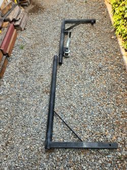 Hitch mount game hoist