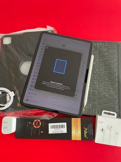 Apple IPad Pro 11” (M5 chip / 2025 Newest ) 256GB with keyboard, pen & Accessories (Warranty
