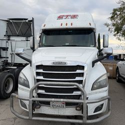 2022 Freightliner with Detroit warranty left