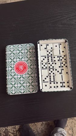 Dominoes set