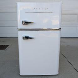 Magic Chef Retro Mini Fridge White HWCR320WE
