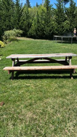 Wood picnic table