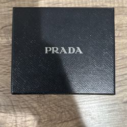 Authentic PRADA SAFFIANO Wallet BRAND NEWe