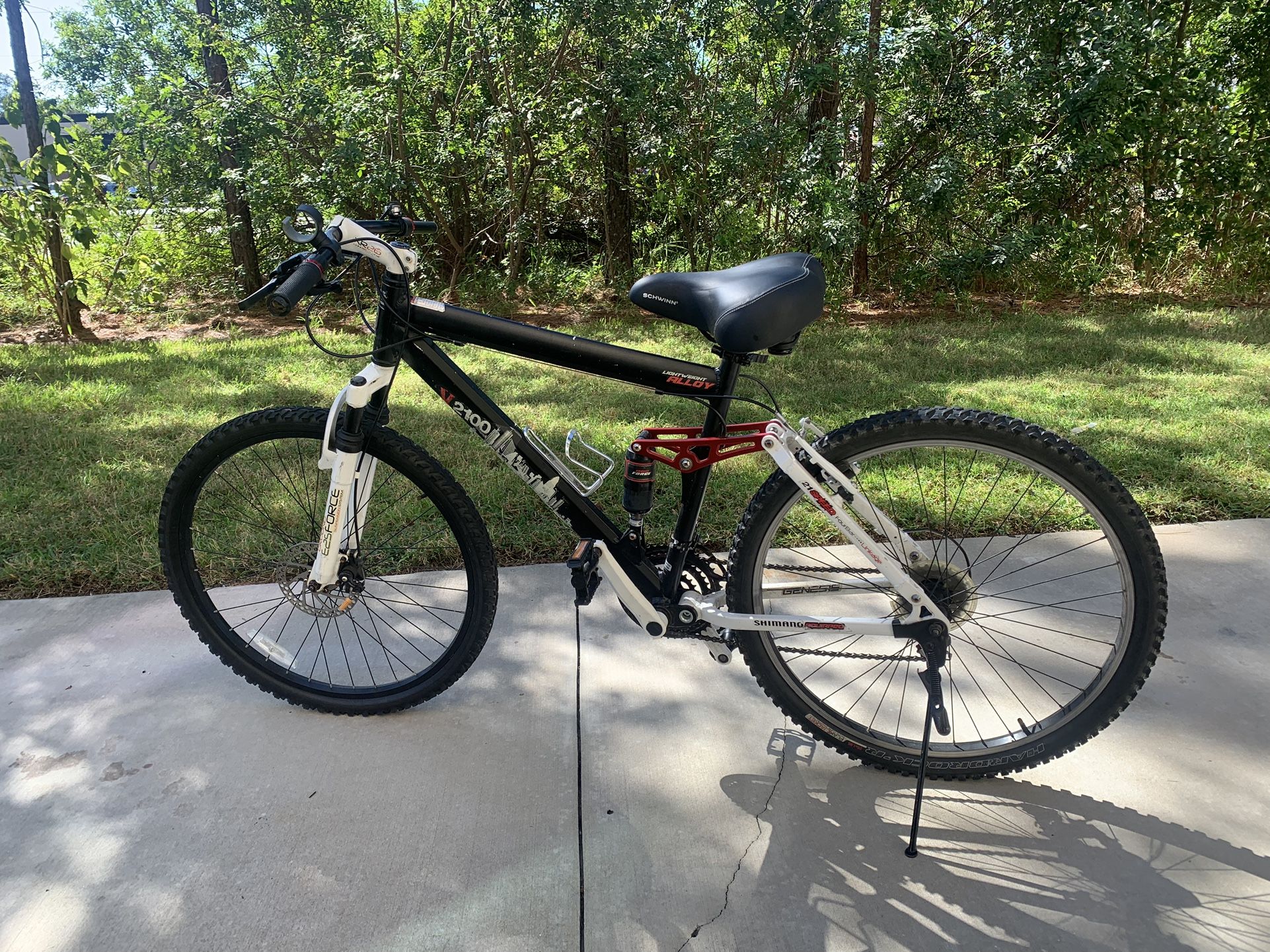 Genesis Men's V2100 Mountain Bike