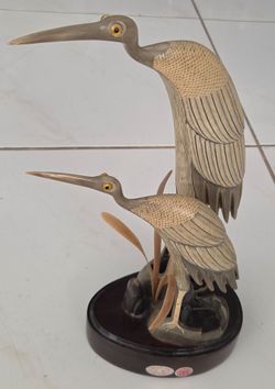 Vintage Carved Horn Double Crane Sculpture 16"×7"
Vintage Chinese export hand‑carved horn double cranes artwork on solid wood base. Size 16"H ×7"W. Fi