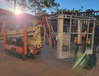 JLG Crawler Manlift // electric boom