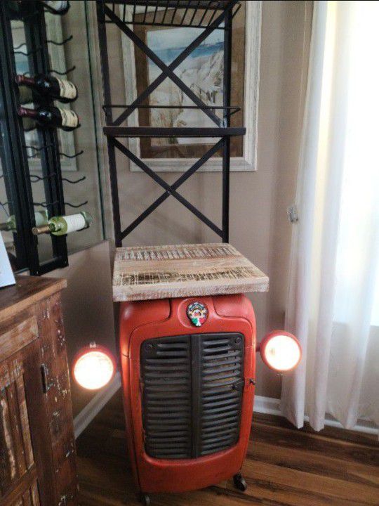 Wine Tractor With Lots Storage And Front Lights Work.