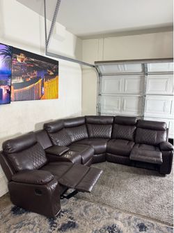 * Like New * Living Spaces 6pc Modular reclining sectional ( Free Delivery )