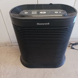 Air Purifier (HoneyWell) 🏝