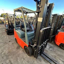 Toyota M8 Forklift 3 Stages Sideshift 3300 Lbs