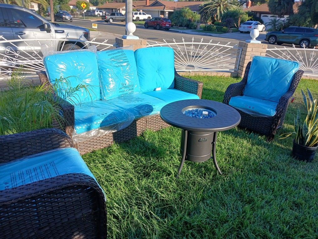 Brand New Patio Set Fire Pit Propane 