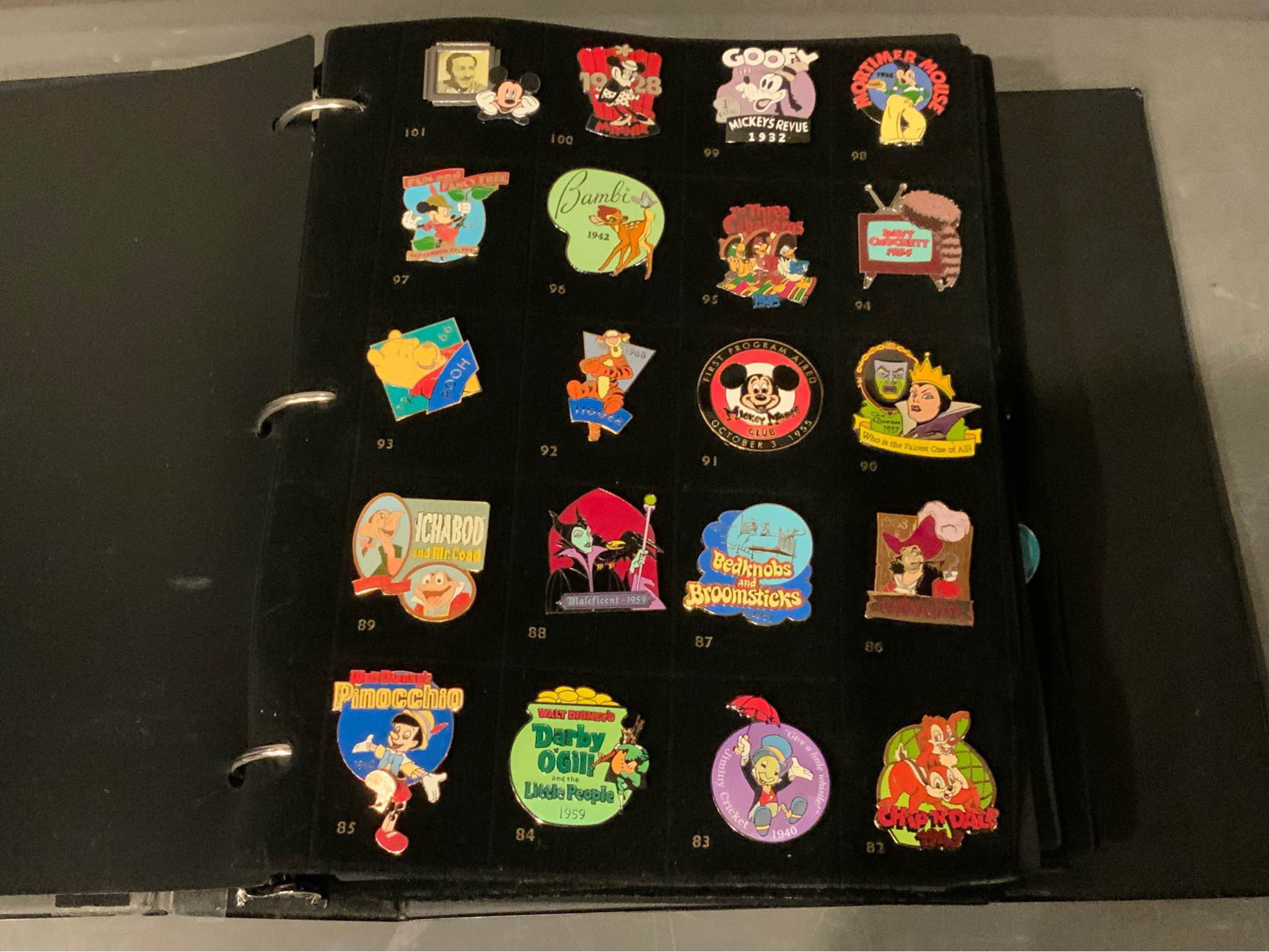 DISNEY COUNTDOWN TO THE MILLENNIUM PINS  COMPLETE 102 PIN SET W/ CARDS BINDER