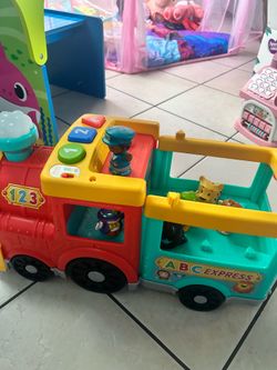 Lil people train with 6 characters