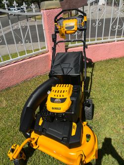 DEWALT
28 in. 224cc E-GOV Engine 3-in-1 Gas RWD Self-Propelled Lawn Mower with High Rear Wheels