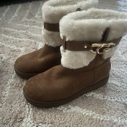 Fluffy Boots
