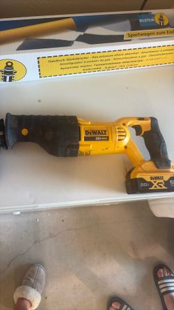 Dewalt 20V SawZall with battery & charger