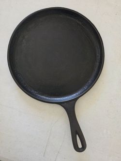 Lodge Round Seasoned Cast Iron Comal Griddle - Round-Shaped, Pre-Seasoned Iron Griddle Pan - Non-Toxic, PFAS-Free Cookware - Compatible with Stovetop,