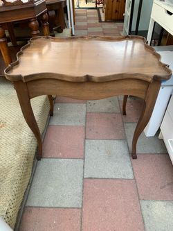 Vintage Wood Scalloped Tray Top Style Side Accent Table $100 OBO !