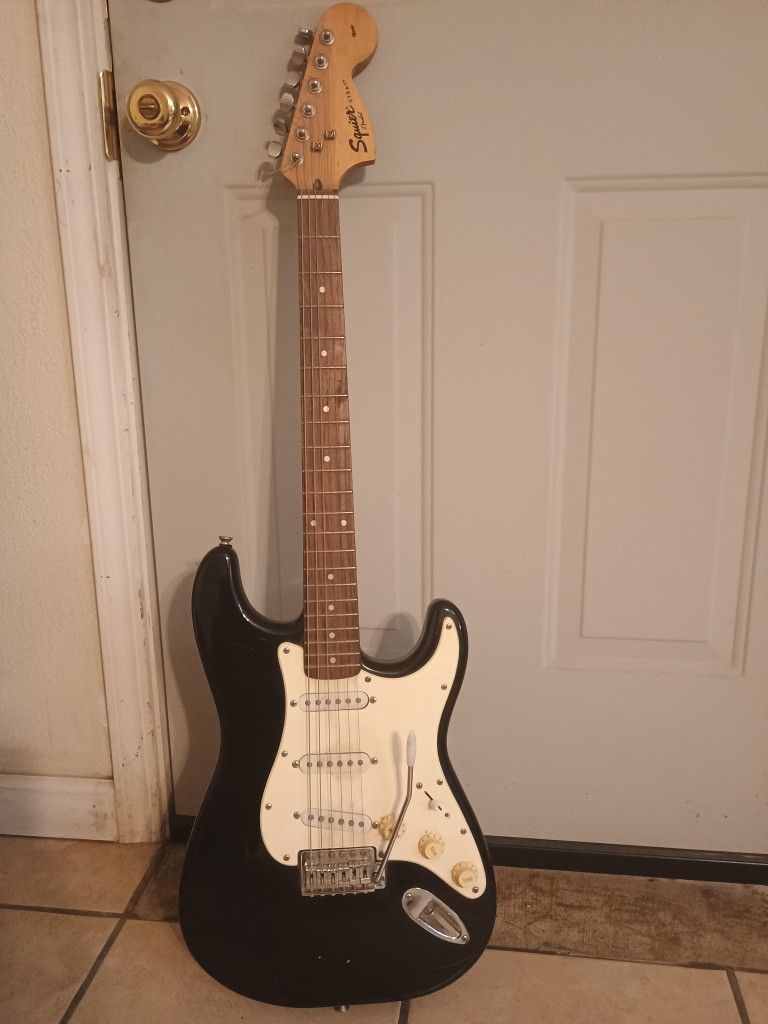 Squier Fender Guitarra Electrica -- Oildale