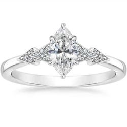18K White Gold Diamond Engagement Ring