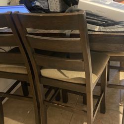 Nice Table With 5 Chairs 