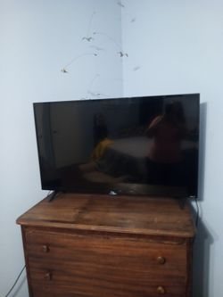 Tcl TV black 42 inch