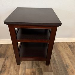 End  table, good condition