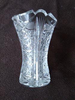Small cut crystal vase, 4"