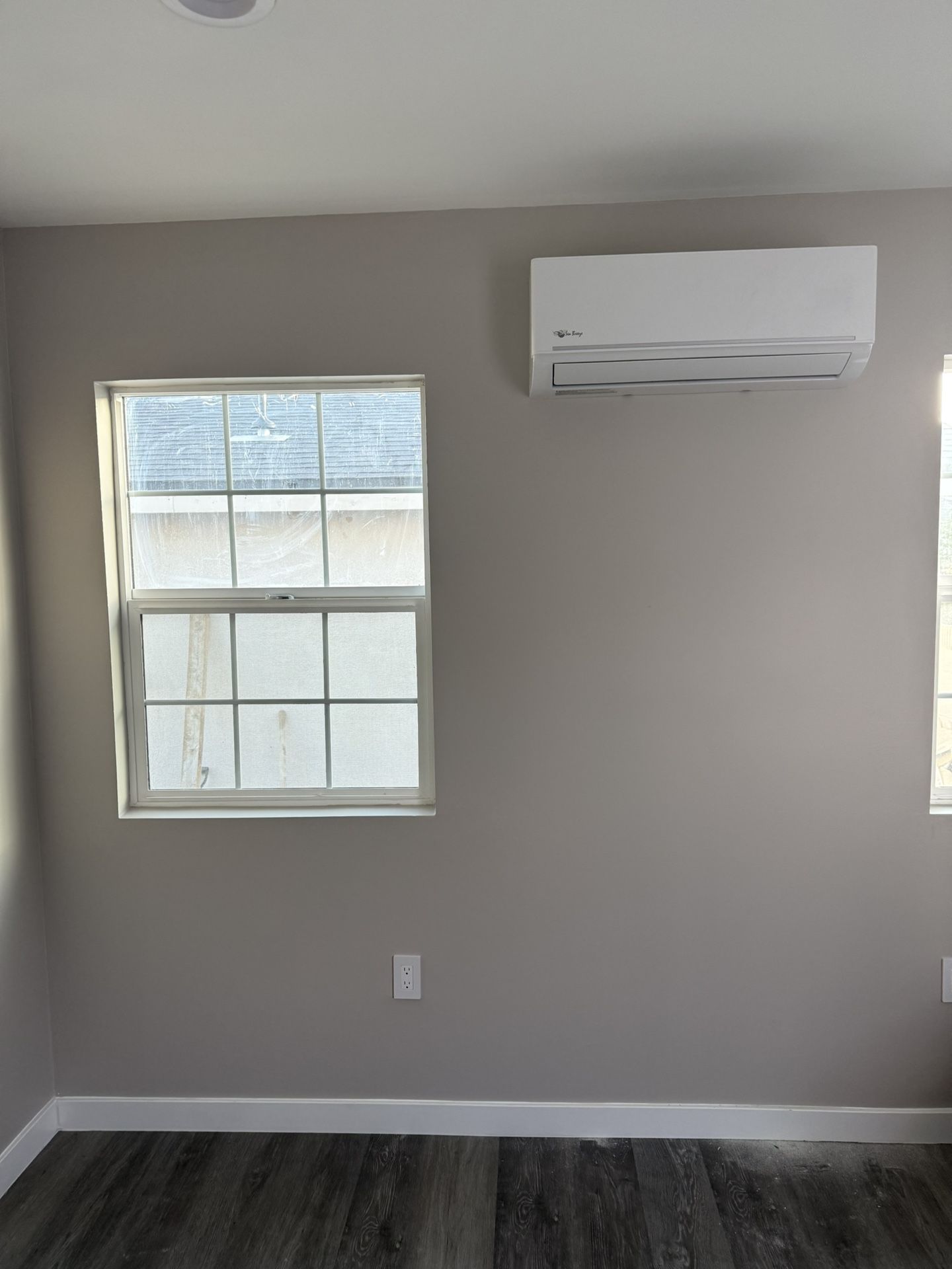 12k Mini Split Ductless AC And Heater
