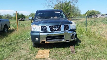 2005 Nissan TITAN ((partiando))