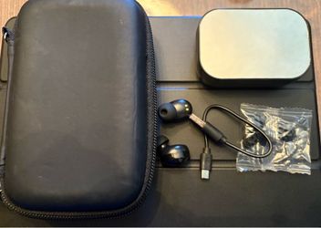 Black Wireless Bluetooth Earbuds With Carrying Case