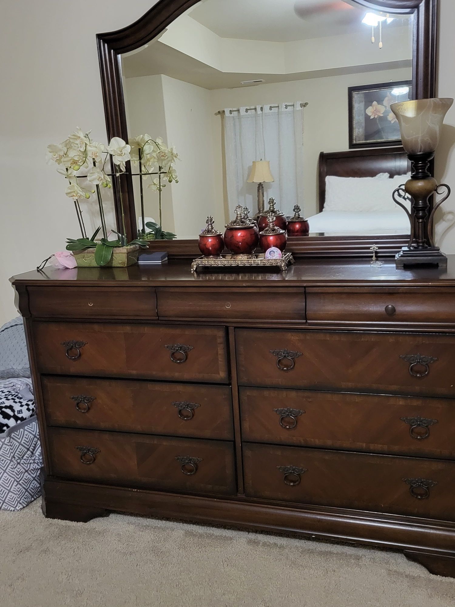 Dresser with Mirror for Sale – Need Gone ASAP!
