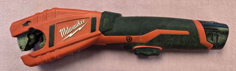 Milwaukee Cordless Copper Tubing Cutter Tool With Battery
