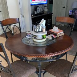 Dining Table Great Condition