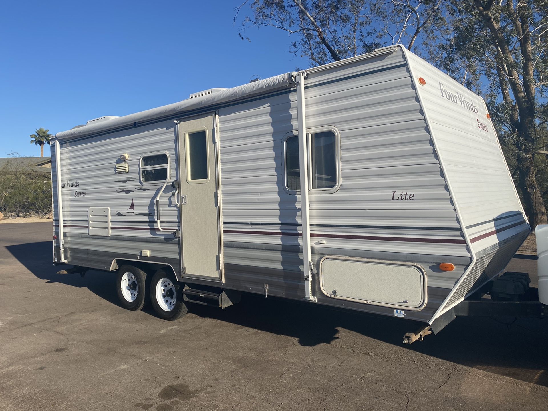 2005 FOUR WINDS EXPRESS LITE. 24FT. 4K. LBS. DRY WEIGHT, LIKE BRAND NEW