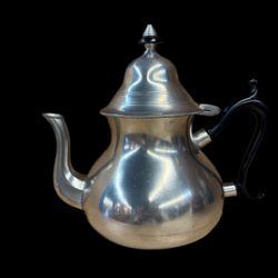 Vintage Royal Holland Pewter  Sleepy Hollow   7" Teapot