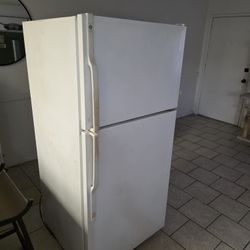 GE Refrigerator 