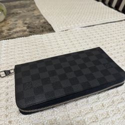 Authentic Louis Vuitton Damier Graphite Zippy Organizer Wallet/ Passport Wallet