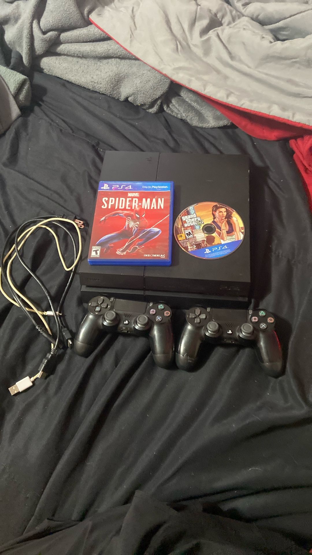 CONSOLE , 2 CONTROLLERS & 2 GAMES (READ DESCRIPTION)