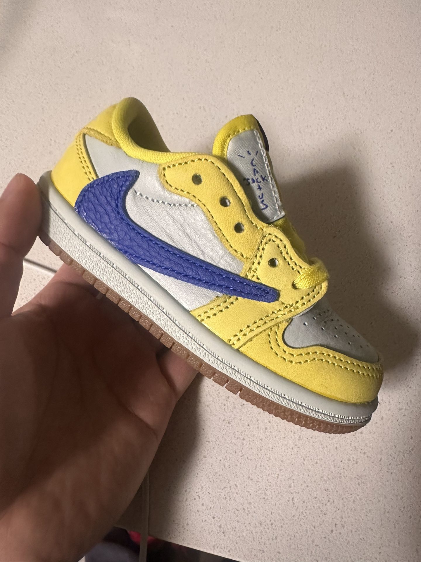 Nike Travis Scott 1 Canary 7C