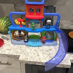 PJ MASK Play Set With Figures