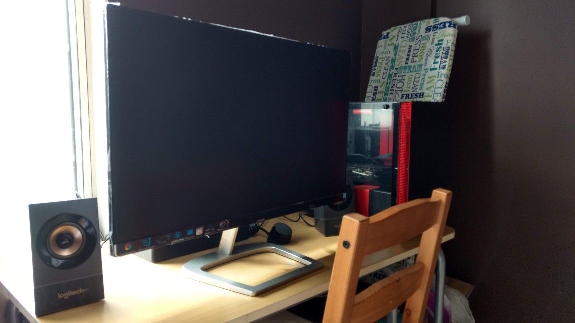 Desktop PC with monitor and speakers