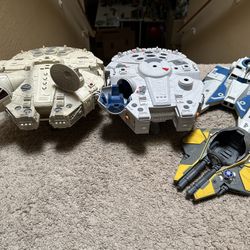LOT 4 Star Wars Ships From Hasbro Millennium Falcon