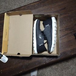 Skechers Slip-ins Only Used Once Does Not Fit My Wife