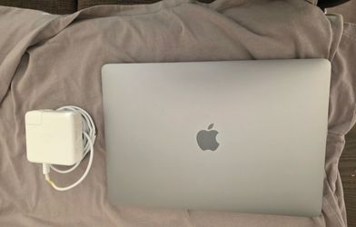 MacBook Pro 13-inch 2020 Four Thunderbolt 3 ports 16gb i7