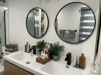 24 inch Black Round Mirror brand new in box