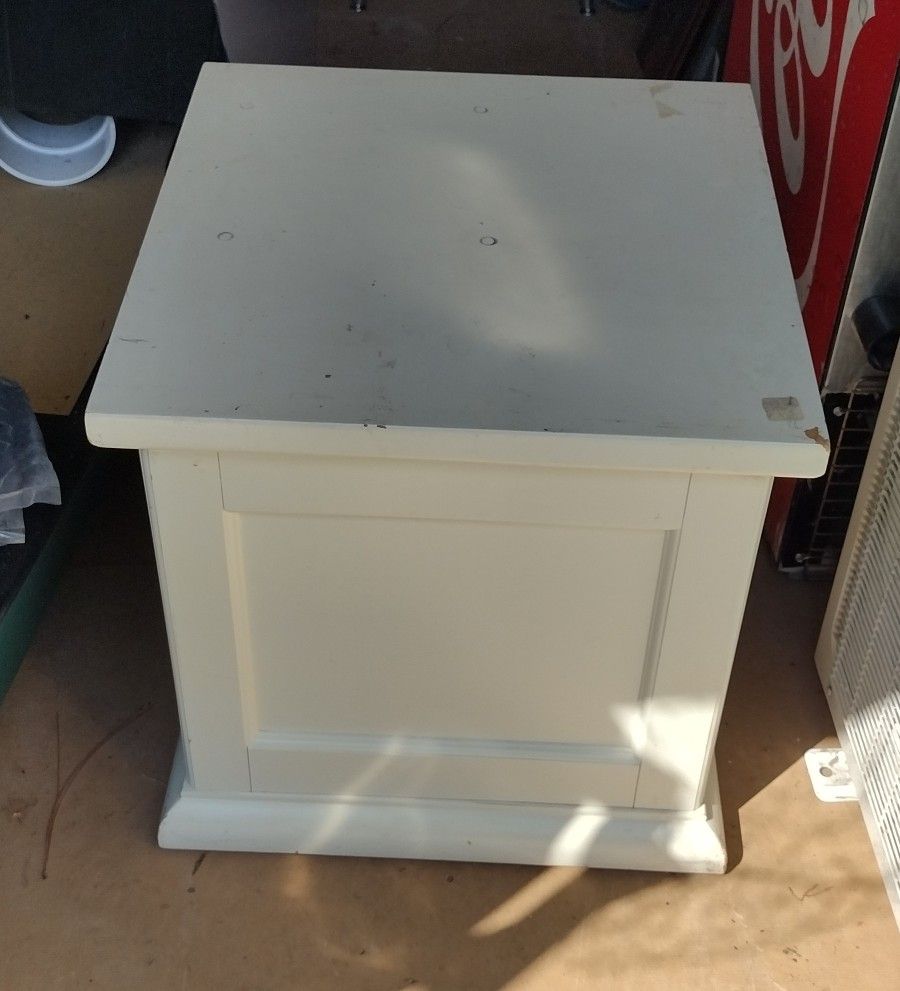 Pottery Barn ‘Bailey’ Cube Storage Table