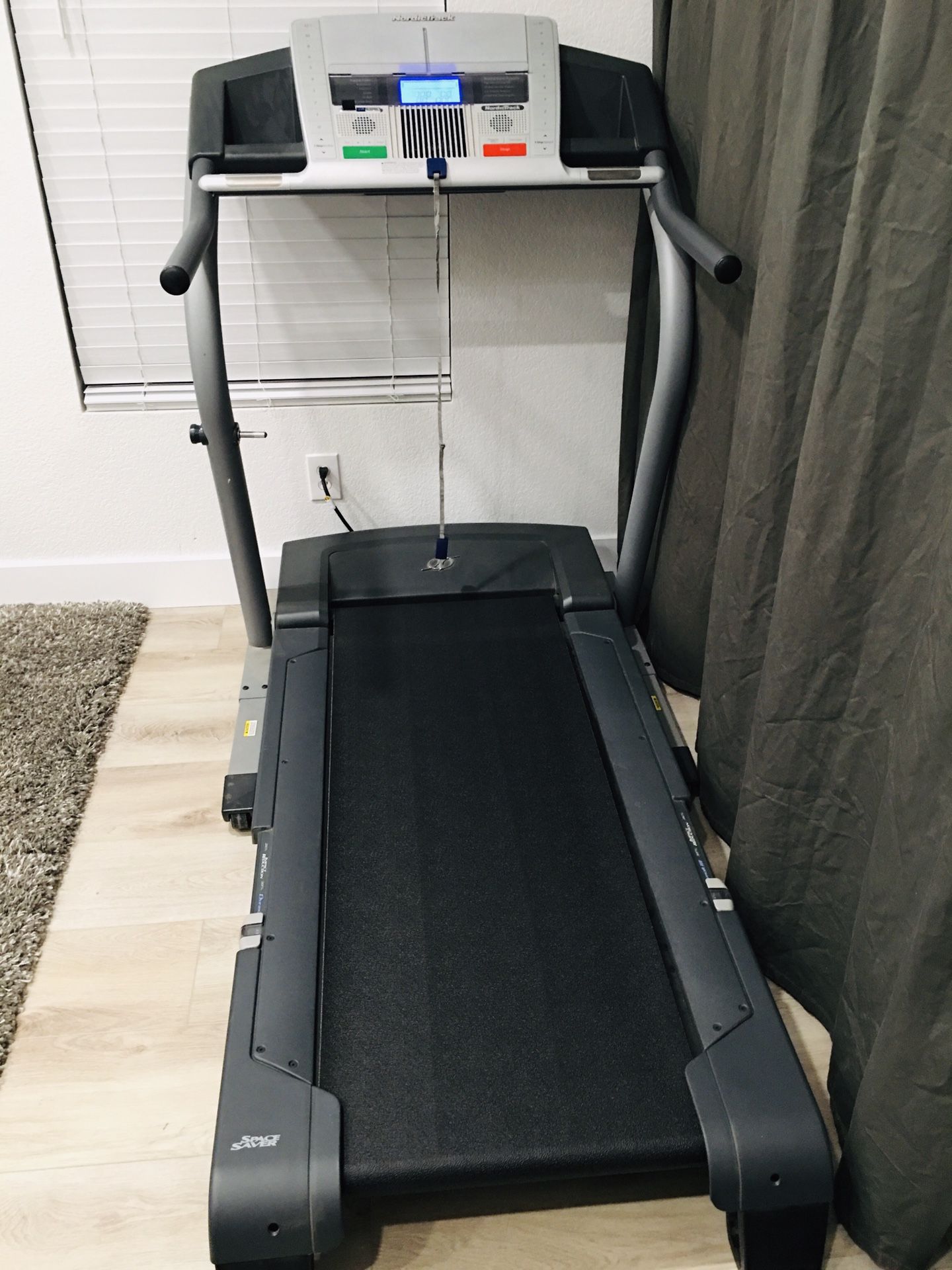 Need this for your home gym? Nordic Track NordicTrack C2255 Tread Mill
