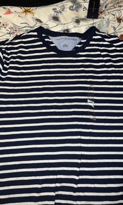 Large TOMMY HILFIGER TEE
